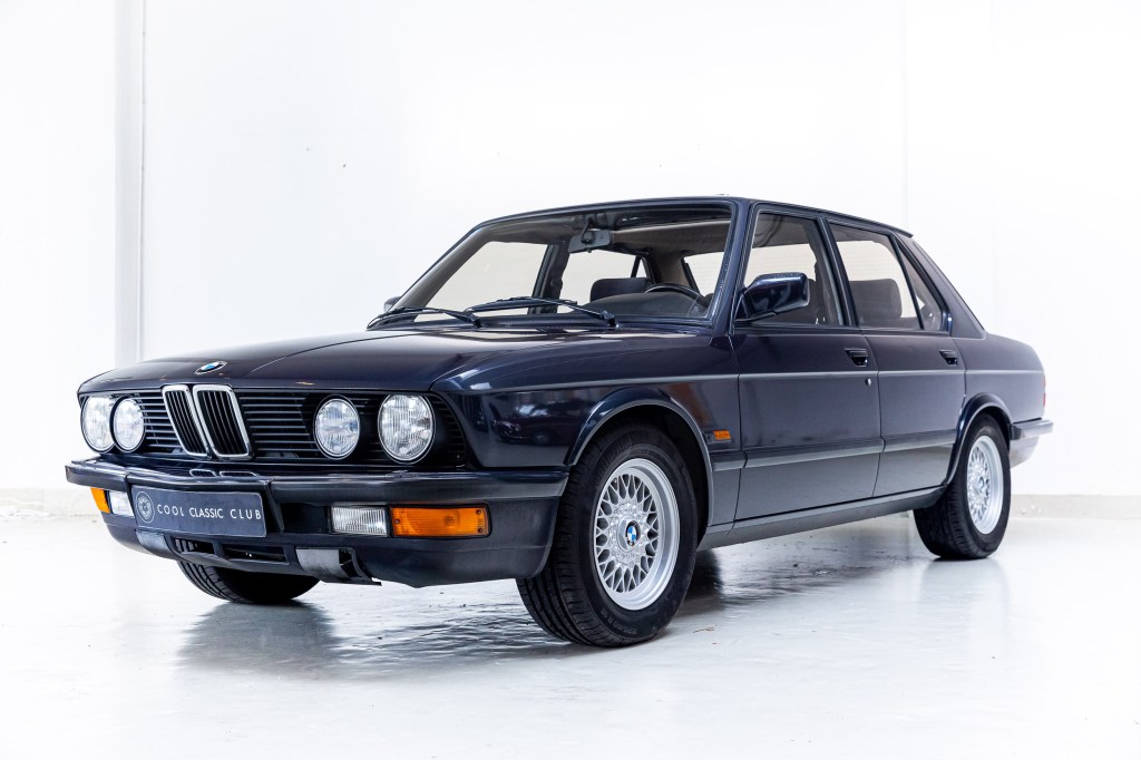 Picture of: BMW i – Cool Classic Club