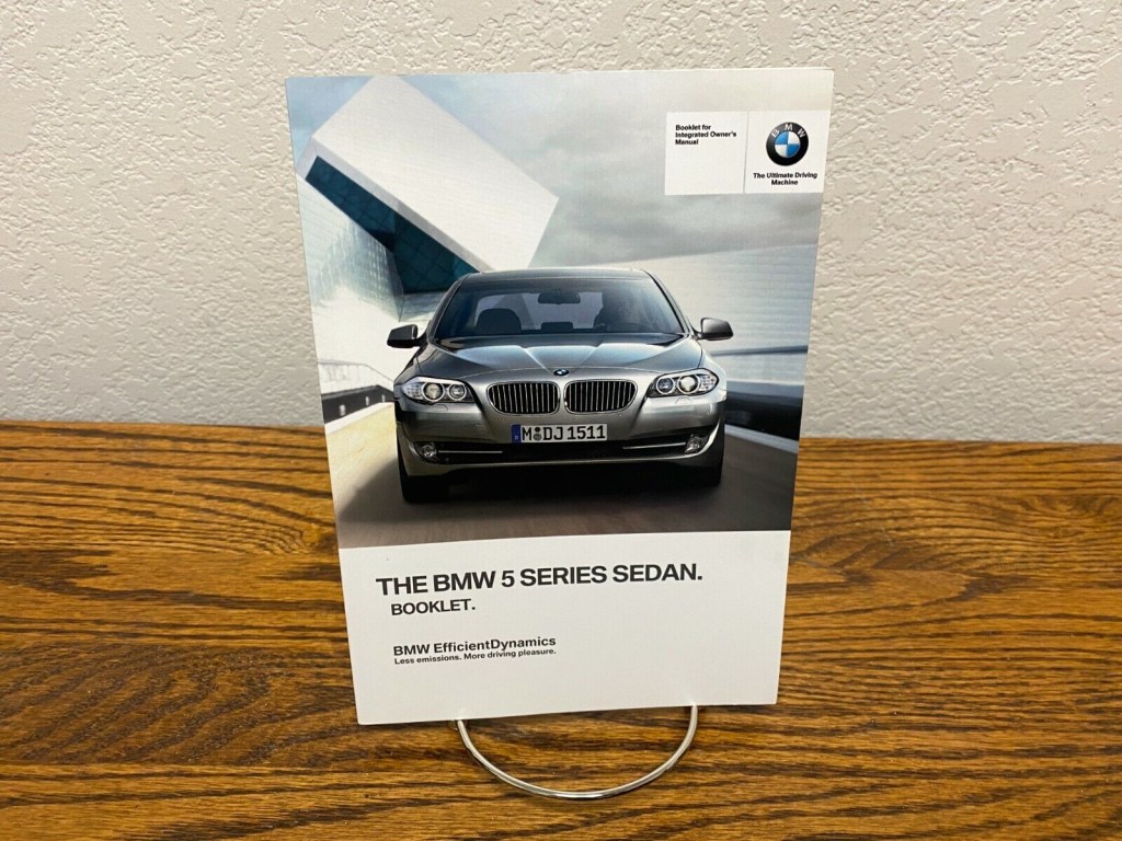 Picture of: BMW -Series Integrated Sedan 28i 3i 0i Owner’s Manual w/  Navigation
