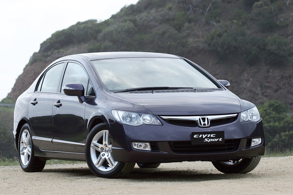 Picture of: Used Honda Civic review: –  CarsGuide