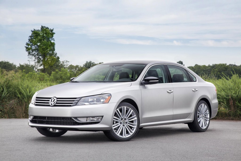 Picture of: Volkswagen Passat (VW) Review, Ratings, Specs, Prices, and